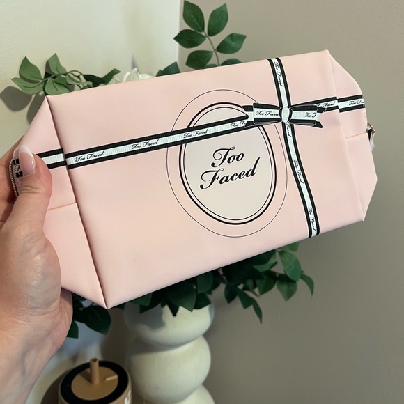 TOO FACED • BRAND NEW MAKEUP BAG - Picture 1 of 7